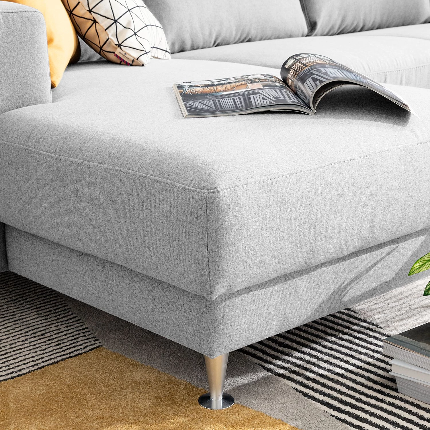 Fredriks Canapé panoramique Arietta - Gris platine - Méridienne courte à gauche / longue à droite (vue de face) 17 Fredriks Canapé panoramique Arietta - Gris platine - Méridienne courte à gauche / longue à droite (vue de face) – Image 17