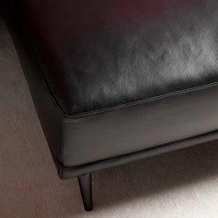 Studio Copenhagen Canapé d’angle Harlev - Cuir véritable - Méridienne courte à droite (vue de face) 27 Studio Copenhagen Canapé d’angle Harlev - Cuir véritable - Méridienne courte à droite (vue de face) -Canapés Soldes Magasin 1000179455 200421 11314700007 DETAILS P000000001000179455