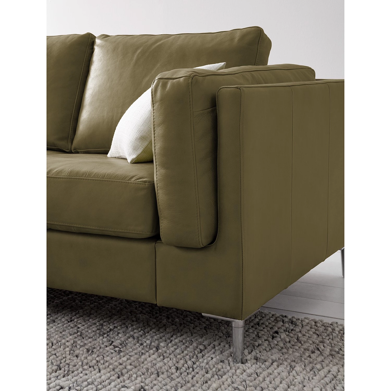 Studio Copenhagen Canapé d’angle COSO Classic+ méridienne - Cuir véritable Taru : Vert olive - Largeur : 246 cm - Méridienne courte à gauche (vue de face) - Chrome brillant 9 Studio Copenhagen Canapé d’angle COSO Classic+ méridienne - Cuir véritable Taru : Vert olive - Largeur : 246 cm - Méridienne courte à gauche (vue de face) - Chrome brillant – Image 9