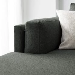 Studio Copenhagen Canapé d’angle COSO Classic+ méridienne - Tissu Inze: Gris foncé - Largeur : 287 cm - Méridienne courte à gauche (vue de face) - Chrome brillant 33 Studio Copenhagen Canapé d’angle COSO Classic+ méridienne - Tissu Inze: Gris foncé - Largeur : 287 cm - Méridienne courte à gauche (vue de face) - Chrome brillant -Canapés Soldes Magasin 1000211891 200923 09515000287 DETAILS P000000001000211891