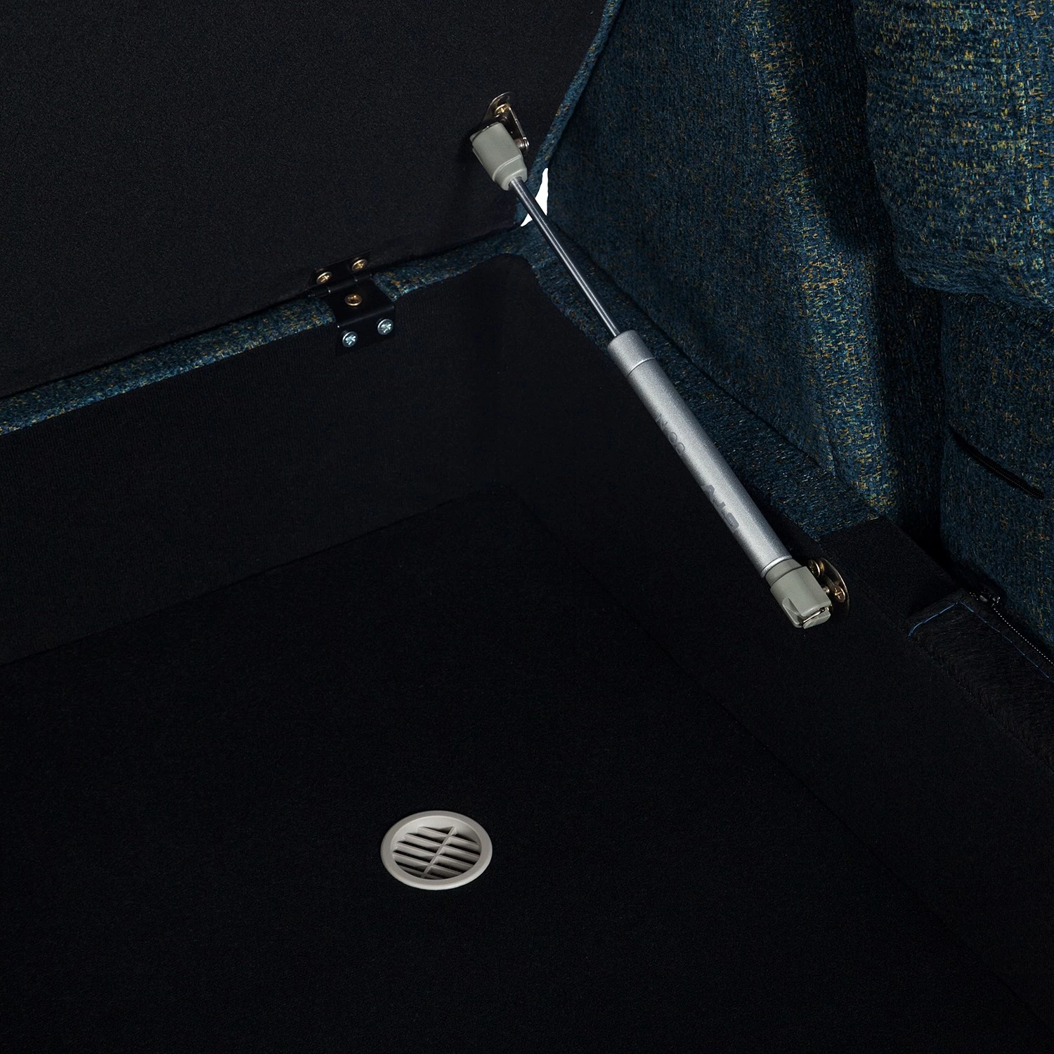 Studio Copenhagen Canapé panoramique COSO Classic+ - Tissu Chenille Rufi: Bleu - Méridienne courte à droite / longue à gauche (vue de face) - Coffre de lit - Chrome brillant 24 Studio Copenhagen Canapé panoramique COSO Classic+ - Tissu Chenille Rufi: Bleu - Méridienne courte à droite / longue à gauche (vue de face) - Coffre de lit - Chrome brillant – Image 24