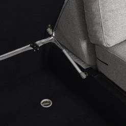 Studio Copenhagen Canapé d’angle COSO Classic ottomane - Tissu Milan : Gris clair - Largeur : 238 cm - Méridienne longue à gauche (vue de face) - Coffre de lit - Hêtre -Canapés Soldes Magasin 1000213058 200827 12382100347 DETAILS P000000001000213058