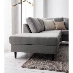 Studio Copenhagen Canapé d’angle COSO Classic ottomane - Tissu Milan : Gris clair - Largeur : 238 cm - Méridienne longue à gauche (vue de face) - Coffre de lit - Hêtre -Canapés Soldes Magasin 1000213058 201023 11041400152 DETAILS P000000001000213058