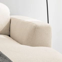 Studio Copenhagen Canapé d’angle Berrie I - Tissu Saia: Beige - Largeur : 266 cm - Méridienne courte à droite (vue de face) -Canapés Soldes Magasin 1000217440 210222 09071800159 DETAILS P000000001000217440