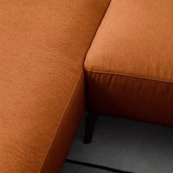 Studio Copenhagen Canapé d’angle Berrie II - Tissu Saia: Rouille - Largeur : 325 cm - Méridienne longue à gauche (vue de face) -Canapés Soldes Magasin 1000217504 210215 12145600058 DETAILS P000000001000217504