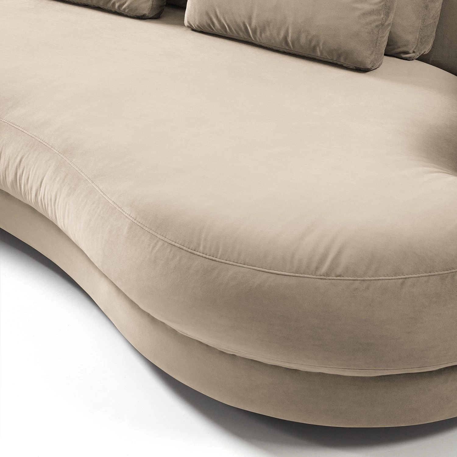 Studio Copenhagen Canapé d’angle Willows I - Velours Shyla: Beige - Méridienne longue à droite (vue de face) 14 Studio Copenhagen Canapé d’angle Willows I - Velours Shyla: Beige - Méridienne longue à droite (vue de face) – Image 14