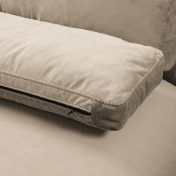 Studio Copenhagen Canapé d’angle Willows I - Velours Shyla: Beige - Méridienne longue à droite (vue de face) 32 Studio Copenhagen Canapé d’angle Willows I - Velours Shyla: Beige - Méridienne longue à droite (vue de face) -Canapés Soldes Magasin 1000218164 201208 11073200331 DETAILS P000000001000218164