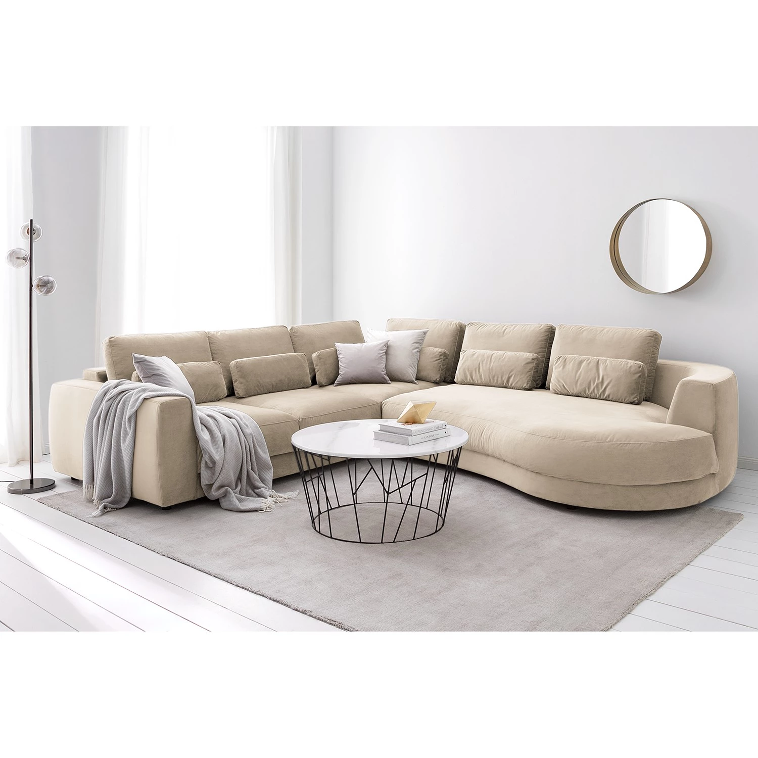 Studio Copenhagen Canapé d’angle Willows I - Velours Shyla: Beige - Méridienne longue à droite (vue de face) 2 Studio Copenhagen Canapé d’angle Willows I - Velours Shyla: Beige - Méridienne longue à droite (vue de face) – Image 2