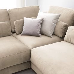 Studio Copenhagen Canapé d’angle Willows I - Velours Shyla: Beige - Méridienne longue à droite (vue de face) 30 Studio Copenhagen Canapé d’angle Willows I - Velours Shyla: Beige - Méridienne longue à droite (vue de face) -Canapés Soldes Magasin 1000218164 210119 16175100356 DETAILS P000000001000218164