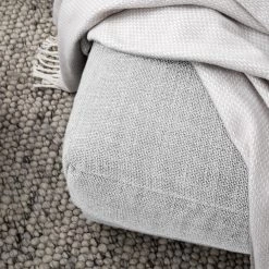 Studio Copenhagen Canapé d’angle Willows III - Tissu Amila: Gris clair - Méridienne courte à droite (vue de face) -Canapés Soldes Magasin 1000218223 210127 14550400431 DETAILS P000000001000218223