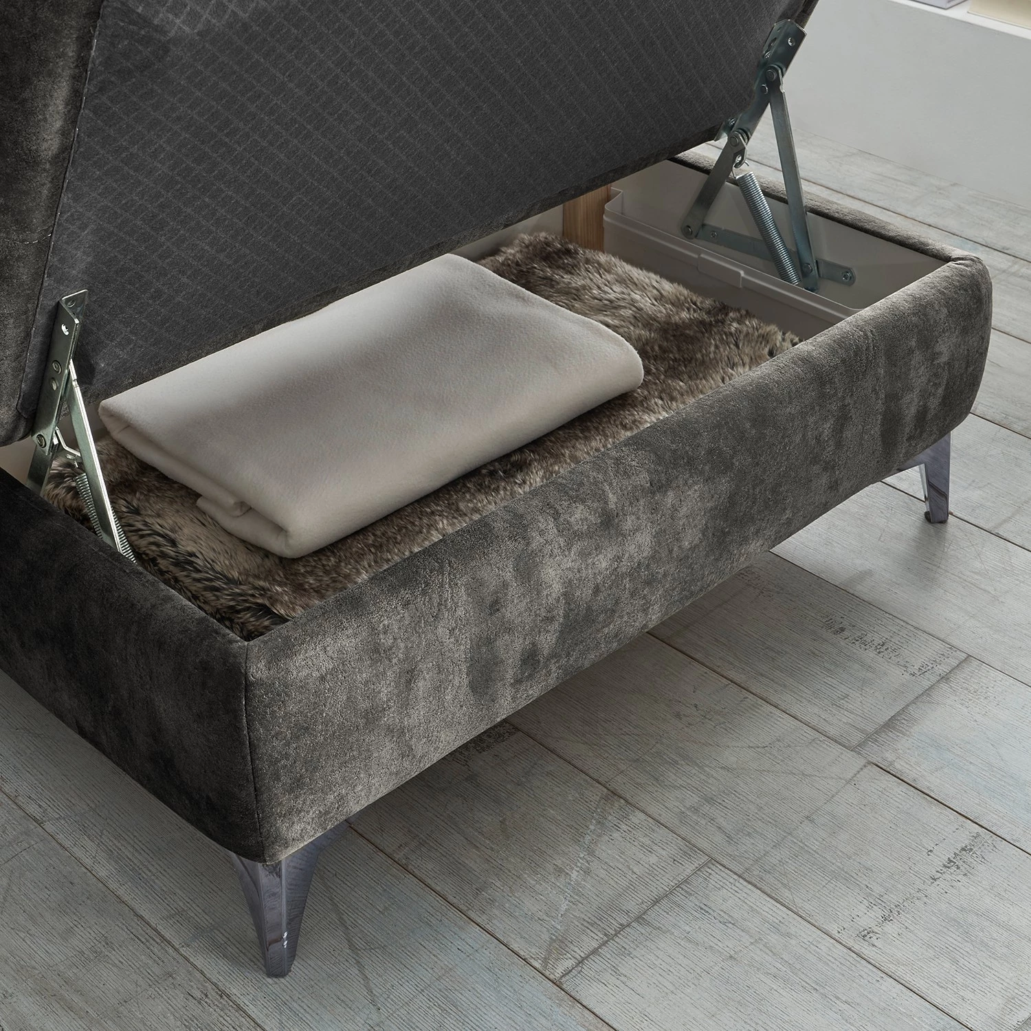 Loftscape Canapé d’angle Groslay - Velours - Velours Insa: Gris - Méridienne longue à droite (vue de face) 11 Loftscape Canapé d’angle Groslay - Velours - Velours Insa: Gris - Méridienne longue à droite (vue de face) – Image 11