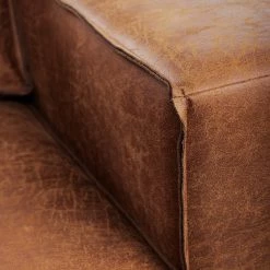 Ars manufacti Canapé d’angle FORT DODGE - Aspect cuir vieilli - Microfibre Yaka: Cognac - Méridienne courte à gauche (vue de face) - Avec fonction couchage -Canapés Soldes Magasin 1000254513 210330 06272100104 DETAILS P000000001000254513