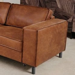 Ars manufacti Canapé d’angle FORT DODGE - Aspect cuir vieilli - Microfibre Yaka: Cognac - Méridienne courte à gauche (vue de face) - Avec fonction couchage -Canapés Soldes Magasin 1000254513 210330 06272200107 DETAILS P000000001000254513