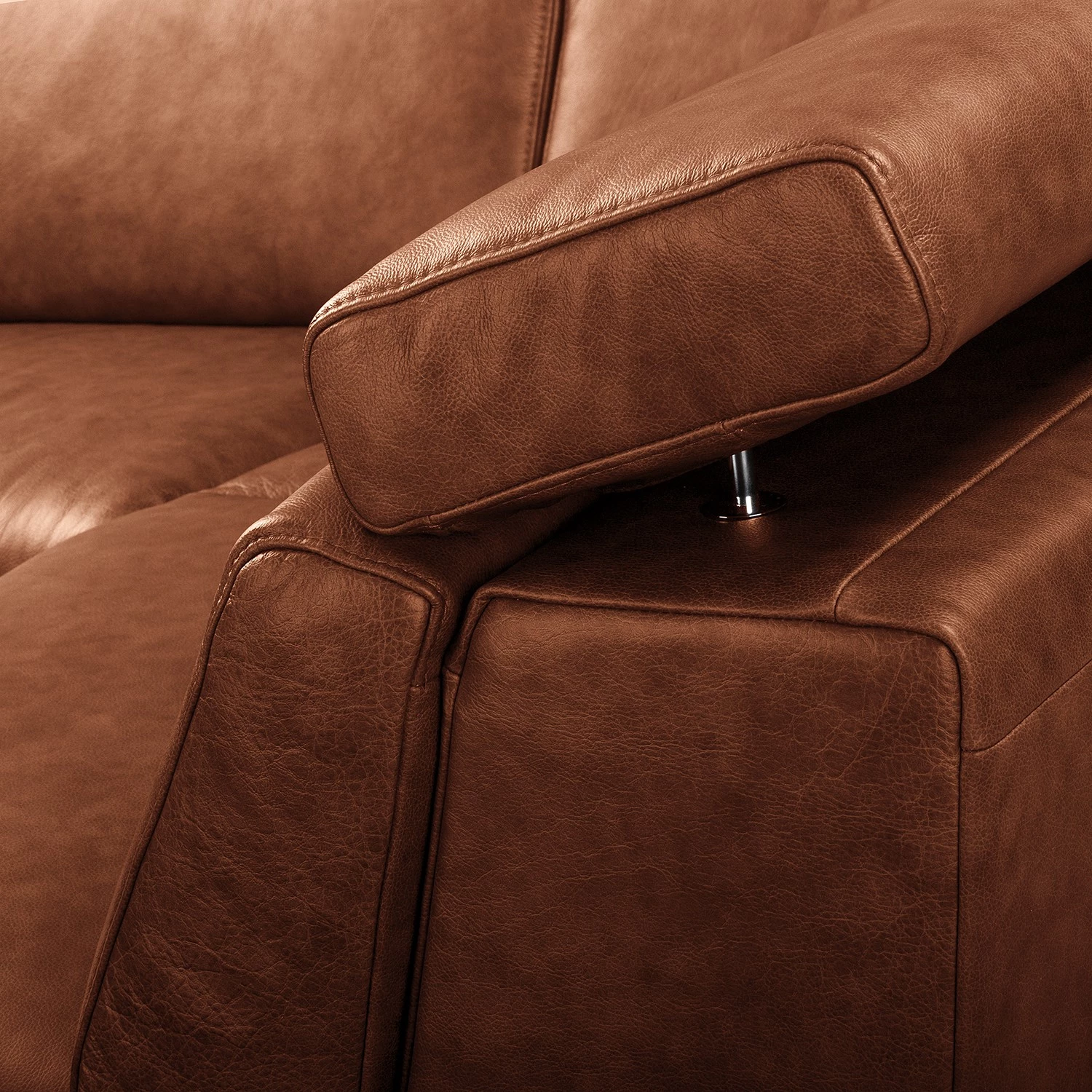 Ars manufacti Canapé d’angle Magas - Cuir véritable - Cuir Padme: Cognac - Méridienne longue à droite (vue de face) - Fonction relaxation 7 Ars manufacti Canapé d’angle Magas - Cuir véritable - Cuir Padme: Cognac - Méridienne longue à droite (vue de face) - Fonction relaxation – Image 7