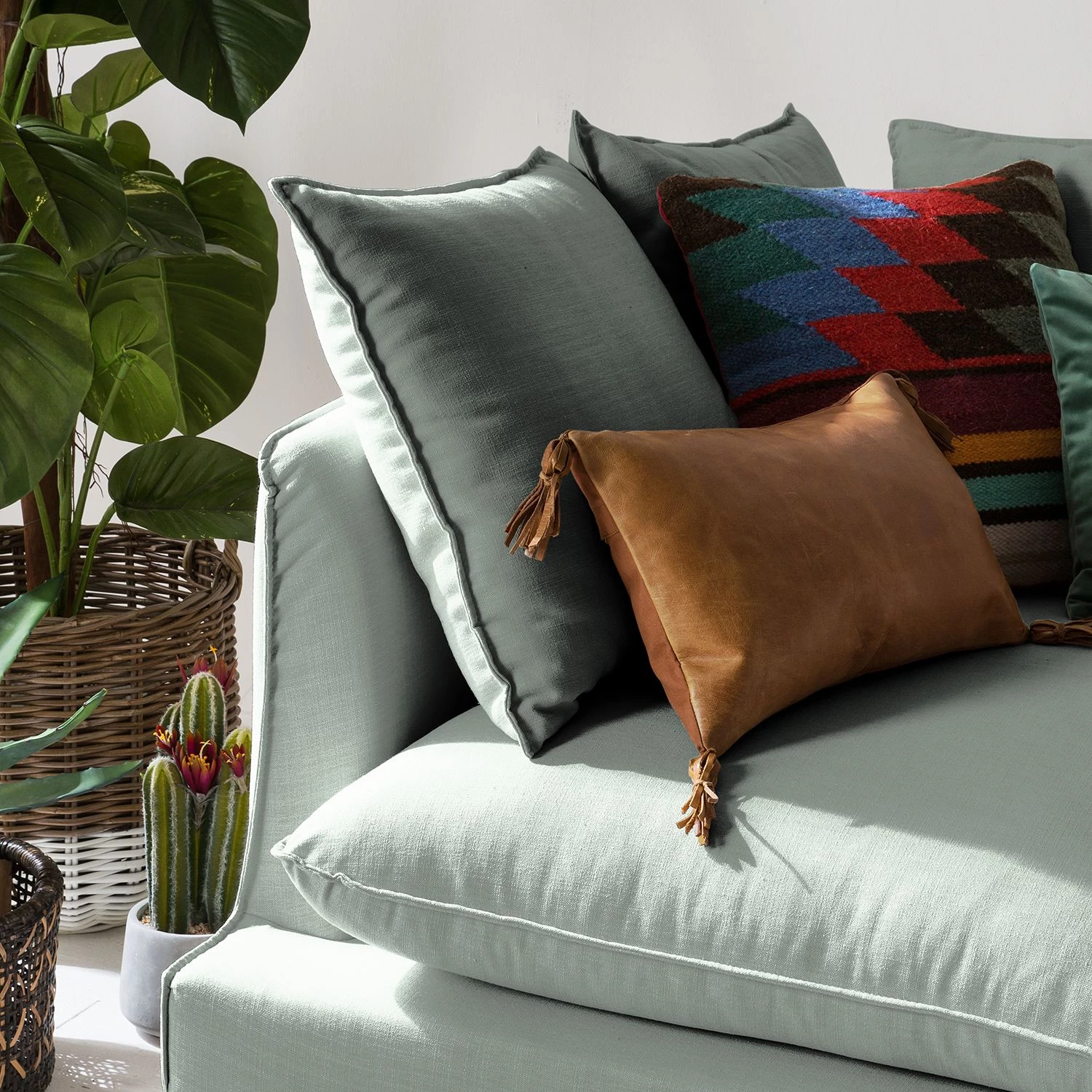 Eva Padberg Collection Canapé d'angle Lavina - Tissu Moretey : Menthe - Méridienne longue à gauche (vue de face) 7 Eva Padberg Collection Canapé d'angle Lavina - Tissu Moretey : Menthe - Méridienne longue à gauche (vue de face) – Image 7