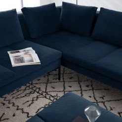 Studio Copenhagen Canapé d’angle Madison II - Velours Shyla: Bleu foncé - Angle à gauche (vu de face) -Canapés Soldes Magasin ecksofa madison ii samt 3 sitzer davorstehend links stoff shyla dunkelblau 5169468