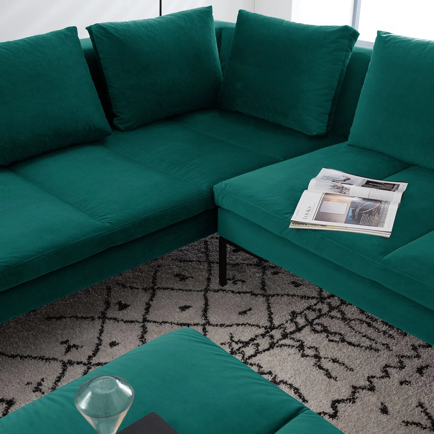 Studio Copenhagen Canapé d’angle Madison III - Velours Shyla: Pétrol - Angle à gauche (vu de face) 5 Studio Copenhagen Canapé d’angle Madison III - Velours Shyla: Pétrol - Angle à gauche (vu de face) – Image 5