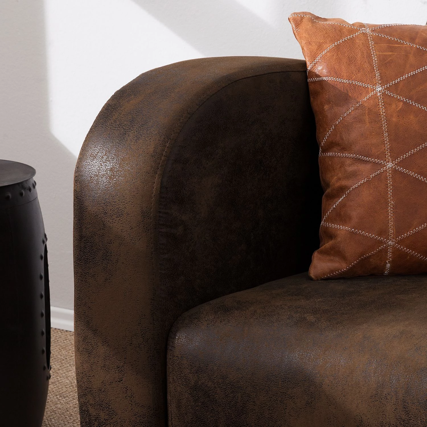 Ars manufacti Canapé Tullow (3 places) - Aspect vieux cuir marron foncé 6 Ars manufacti Canapé Tullow (3 places) - Aspect vieux cuir marron foncé – Image 6